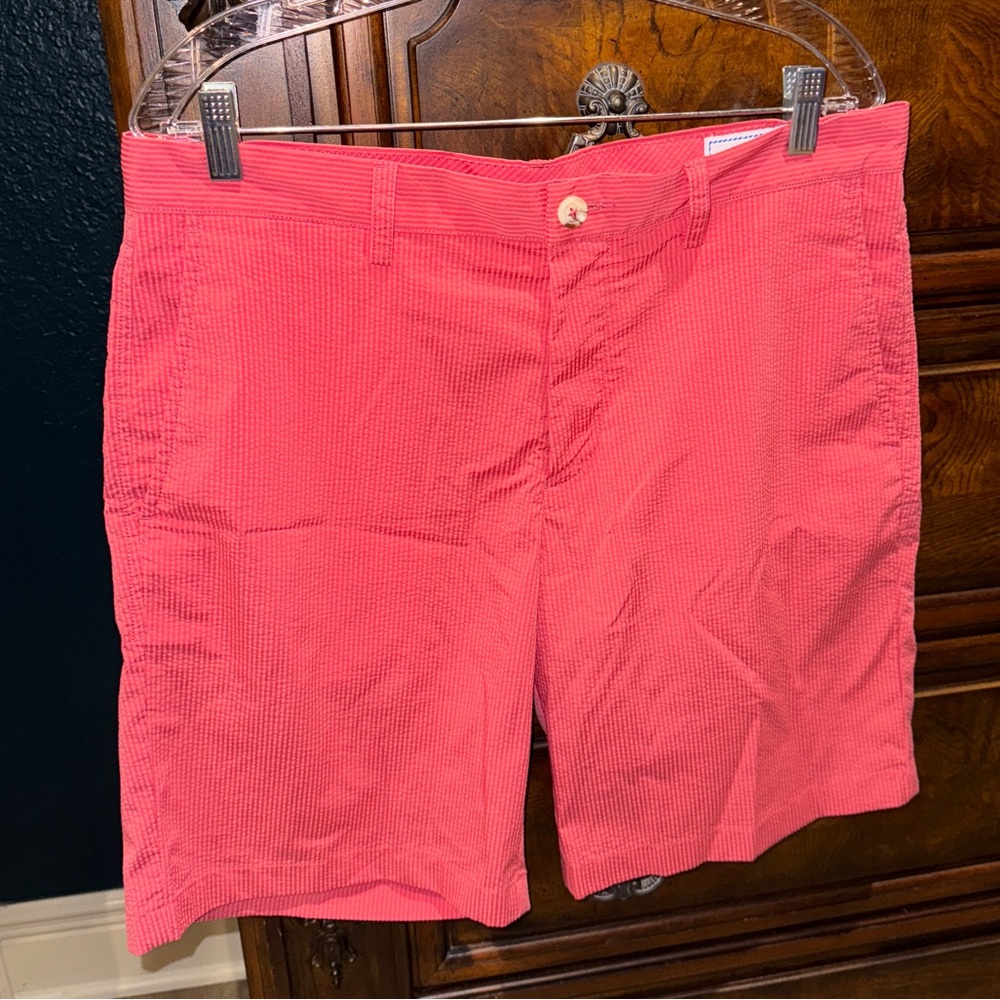 Southern Tide Men’s Waist 34 Red Seersucker Shorts.